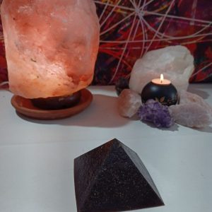 Orgonita Auténtica VIRUTA DE HIERRO Pirámide Grande 4 lados