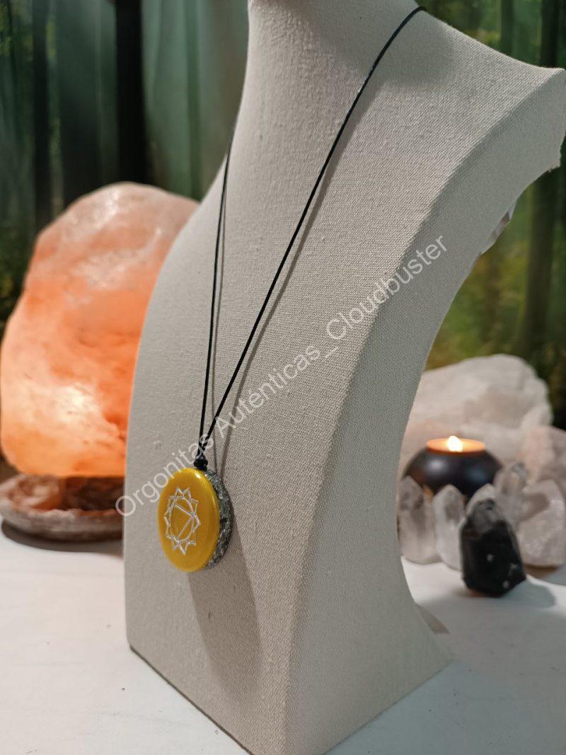 Orgonita Auténtica / Electronite Colgante o llavero Plexo Solar formato Semicírculo - Imagen 3