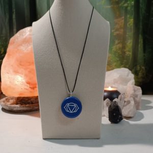 Orgonita Auténtica / Electronite Colgante o llavero Chakra Tercer Ojo formato Semicírculo