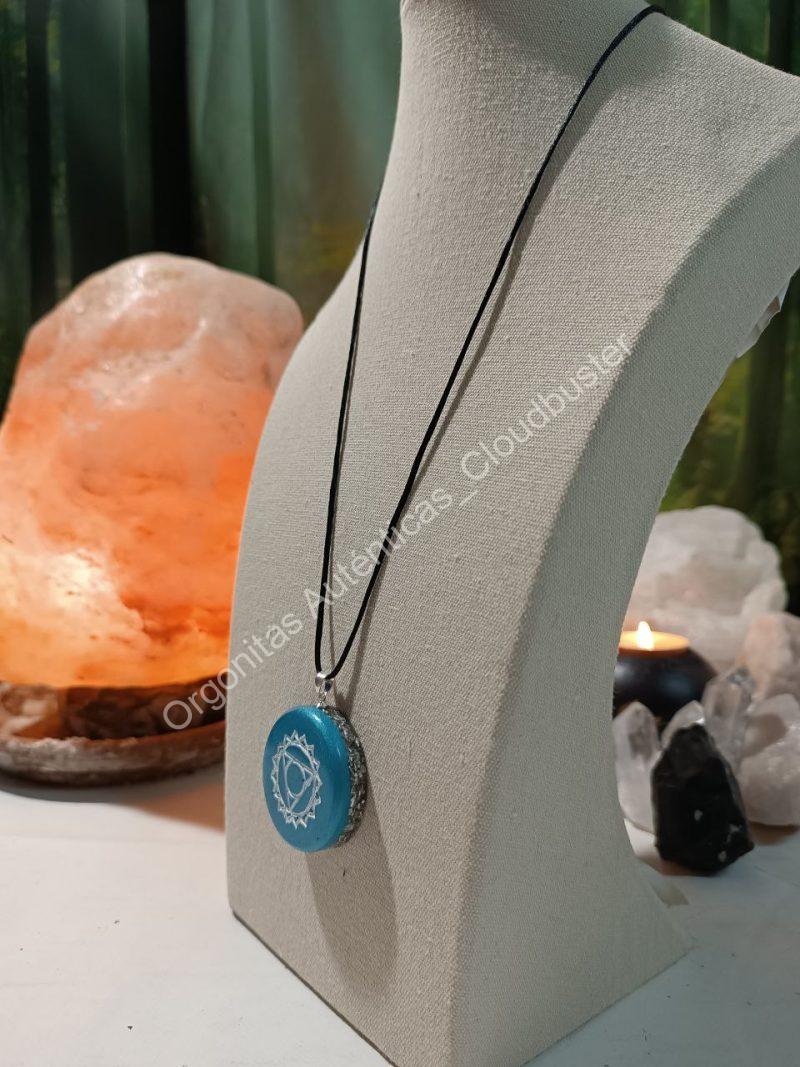Orgonita Auténtica / Electronite Colgante o llavero Chakra de Garganta formato Semicirculo - Imagen 3