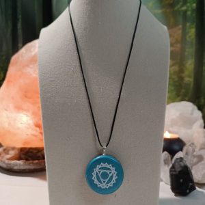 Orgonita Auténtica / Electronite Colgante o llavero Chakra de Garganta formato Semicirculo