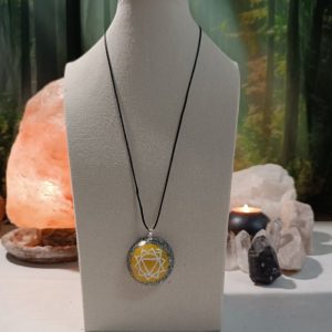 Orgonita Auténtica / Electronite Colgante o llavero Chakra Plexo Solar formato Semiesfera