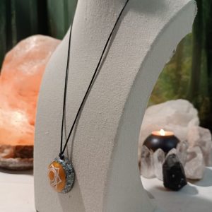 Orgonita Auténtica / Electronite Colgante o llavero Chakra Sacro formato Semiesfera