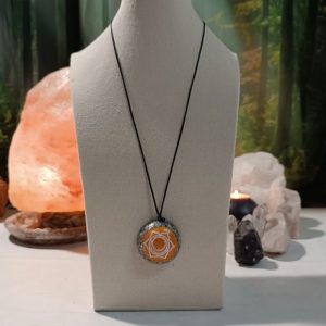 Orgonita Auténtica / Electronite Colgante o llavero Chakra Sacro formato Semiesfera