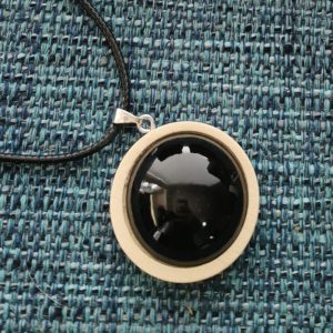 Colgante de Shungita y madera 2 colores