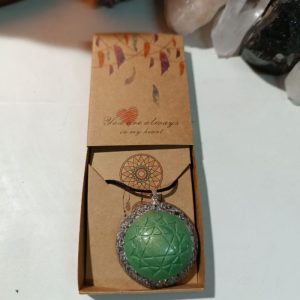 Orgonita Auténtica / Electronite Colgante o llavero Chakra Corazón o Cardíaco formato Semiesfera